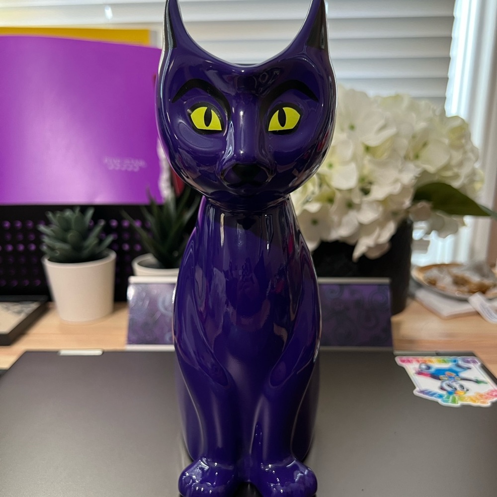 Binx Hocus Pocus Disney Mug. NWT